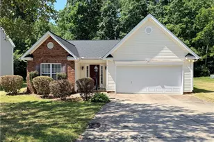 4566 Woodway Dr, Kernersville, NC 27284 - Photo 1