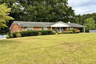 129 Woodvale Dr, Mocksville, NC 27028 - Photo 1