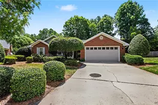 7 Brandywine Cir, Greensboro, NC 27409 - Photo 1