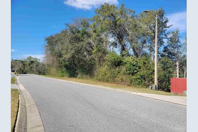 1468 Longbranch Dr, Cantonment, FL 32533 - Photo 2