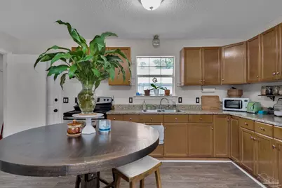 304 N E St, Pensacola, FL 32501 - Photo 8