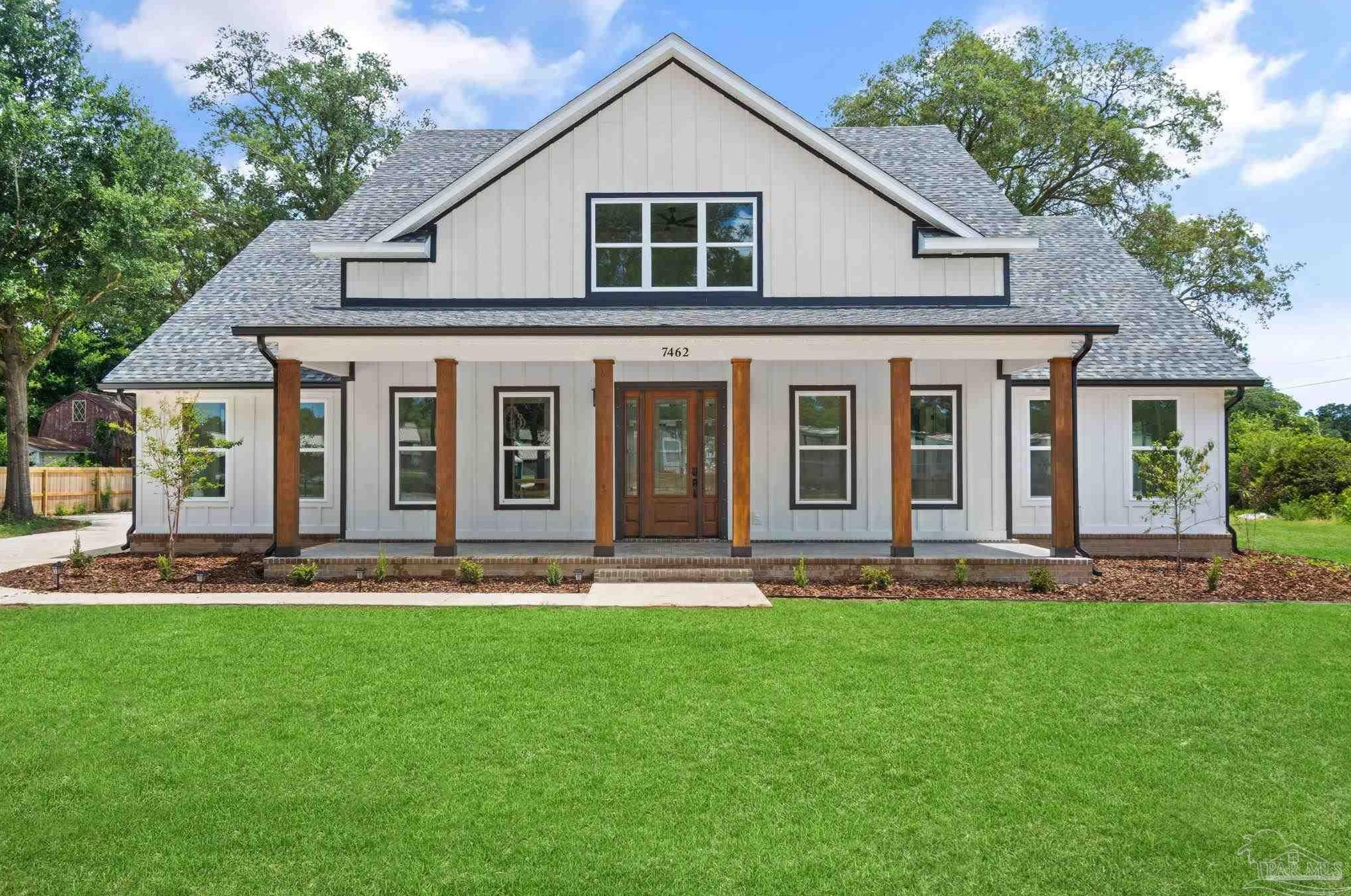 7462 Woodside Rd, Pensacola, FL 32526-8579
