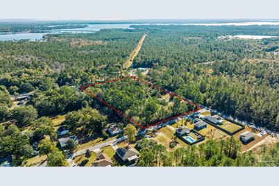 4201 Garcon Point Rd, Milton, FL 32583 - Photo 2