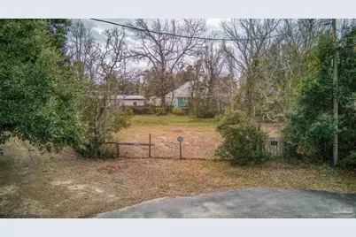 5609 Monument Ct, Gulf Breeze, FL 32563 - Photo 2