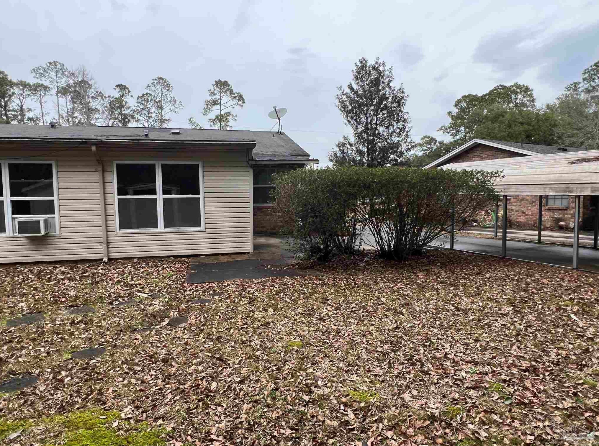 1245 Pinnacle Cir, Pensacola FL  32504-8052 exterior