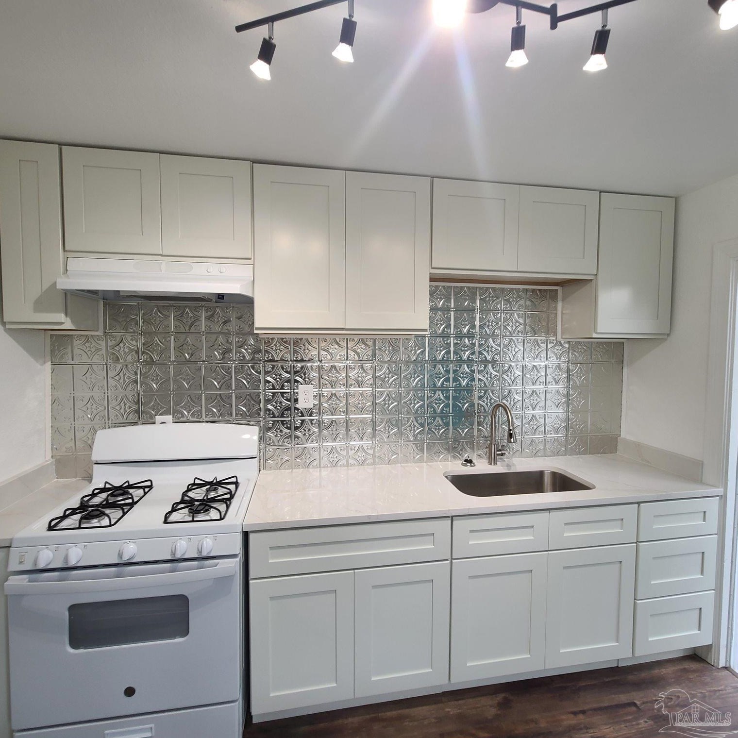 11 Carver Dr, Pensacola FL  32507-2063 exterior