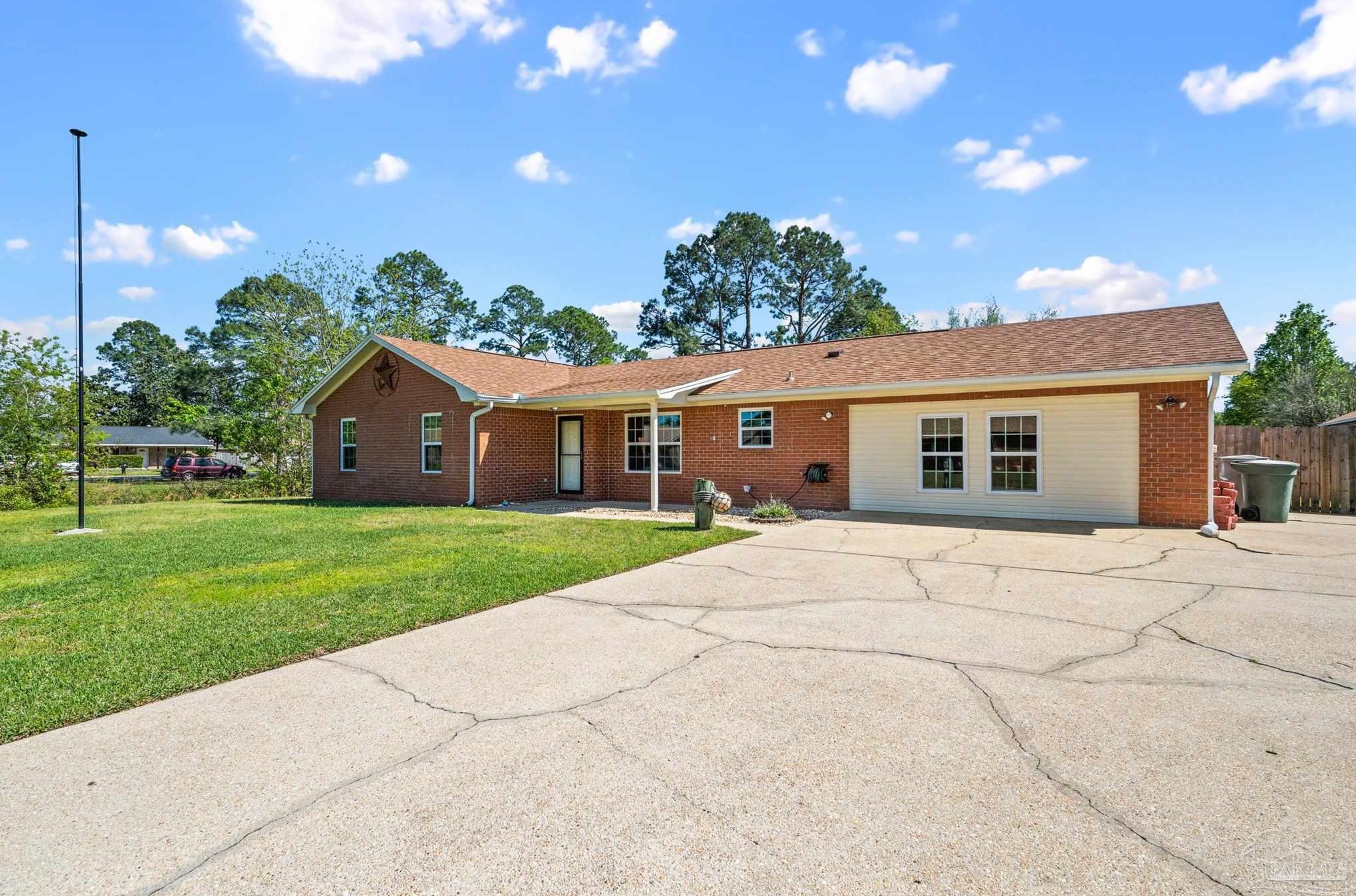 521 Briarwood Dr, Pensacola, FL 32506-6220