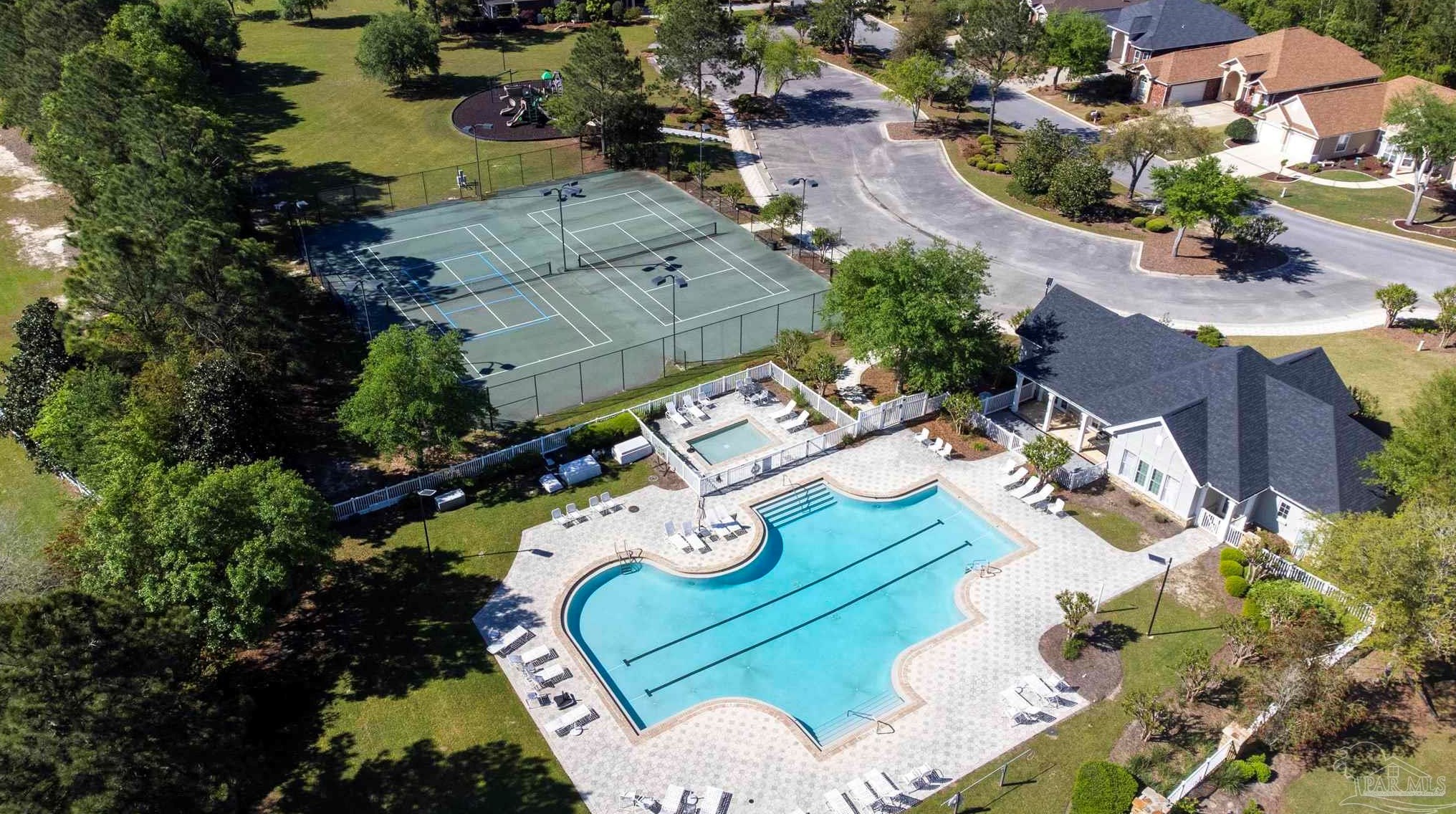 5609 Highland Lake Dr, Milton, FL 32583-5594