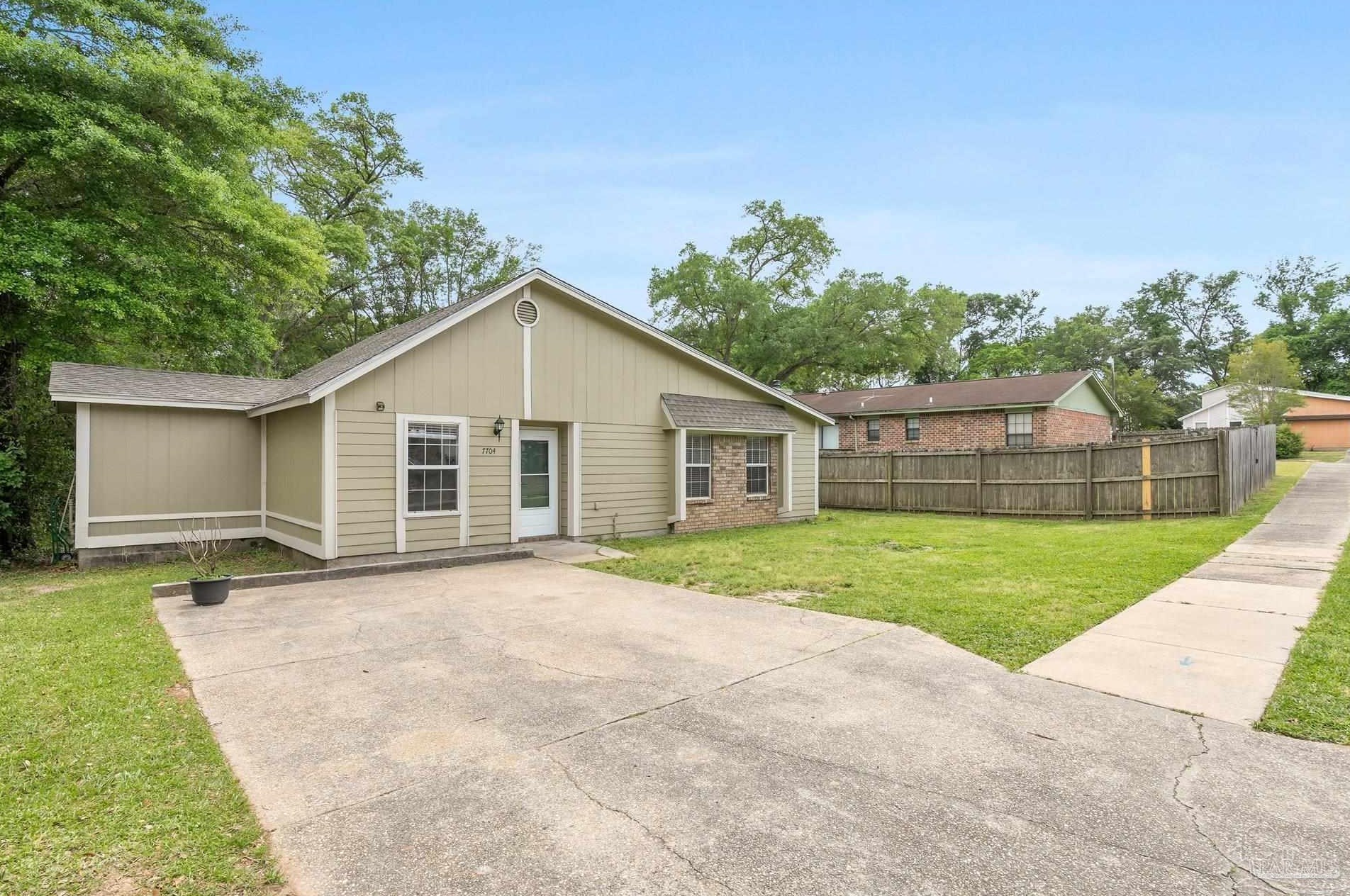 7704 Brook Meadow Pl, Pensacola, FL 32514