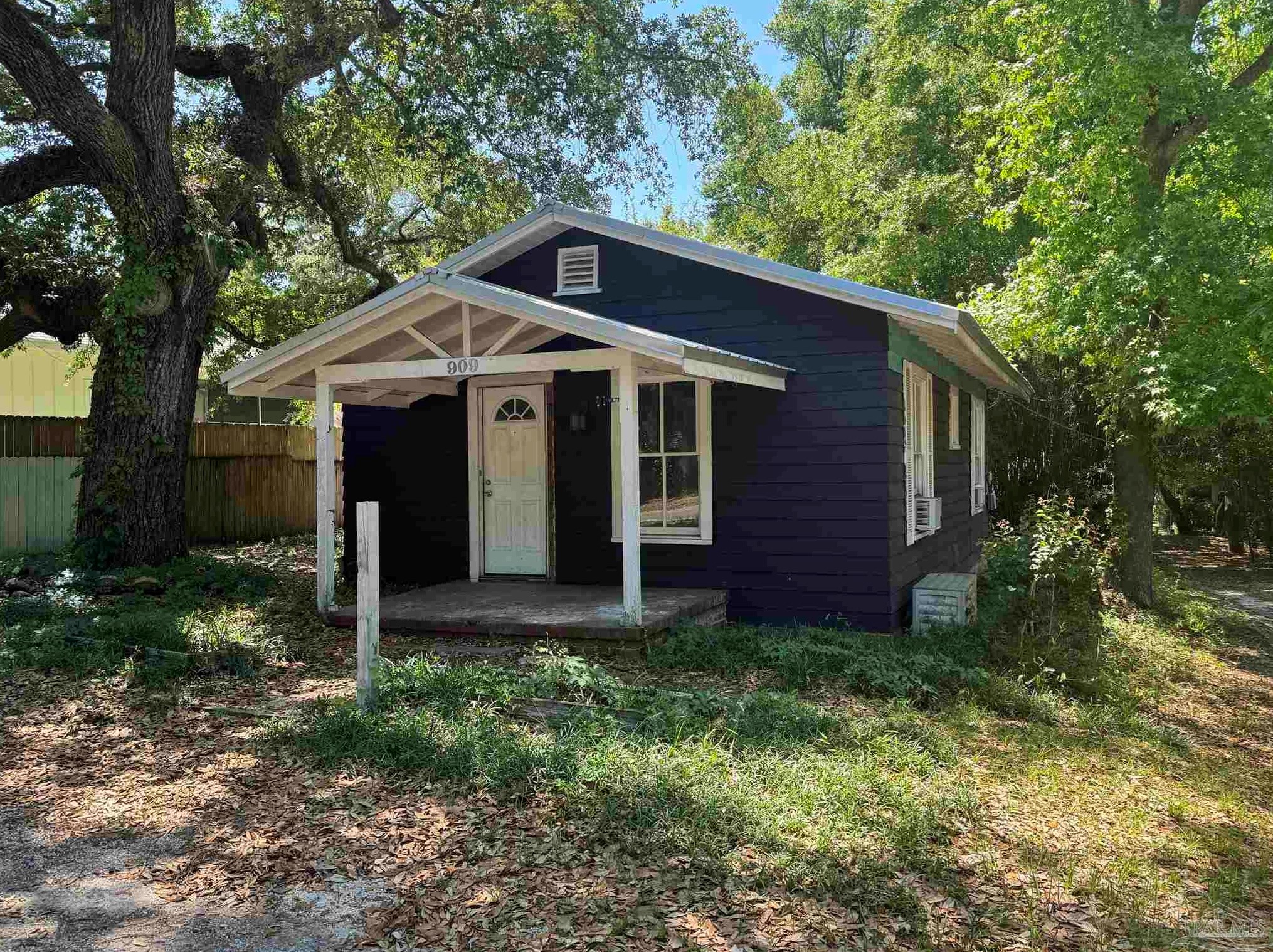 909 Perry Ave, Pensacola, FL 32503-6554