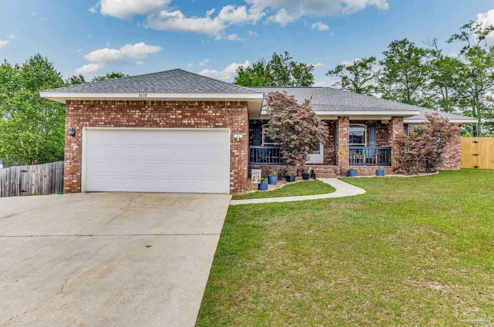 1630 Twin Pines Cir, Cantonment, FL 32533