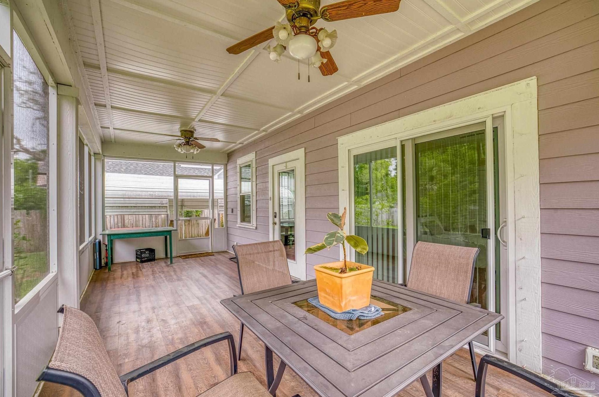 918 Hernandez St, Pensacola FL 32501-1933 exterior