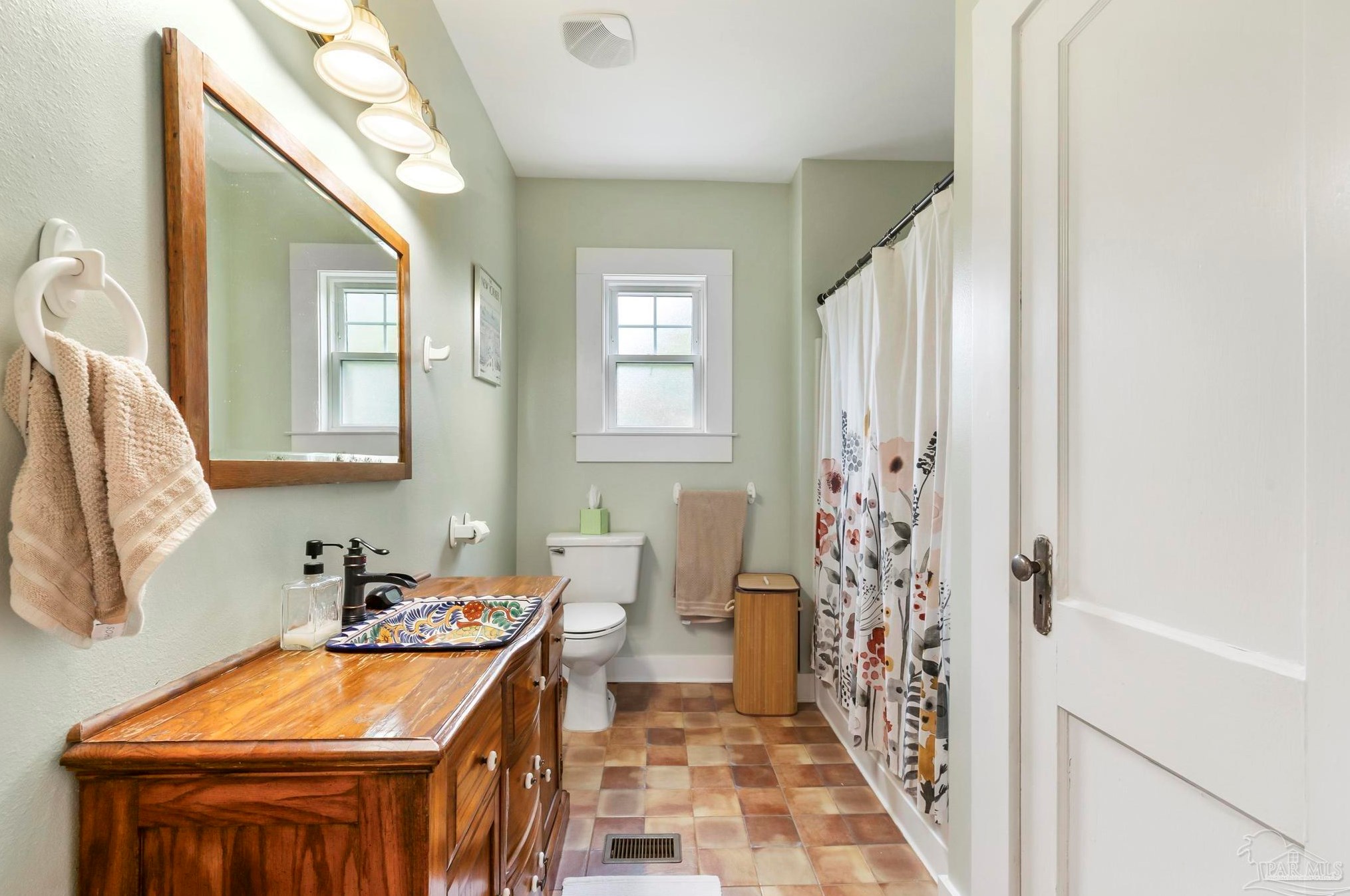 918 Hernandez St, Pensacola FL 32501-1933 exterior