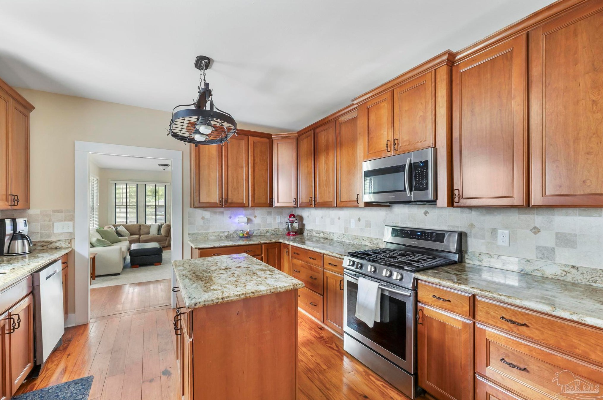 918 Hernandez St, Pensacola FL 32501-1933 exterior