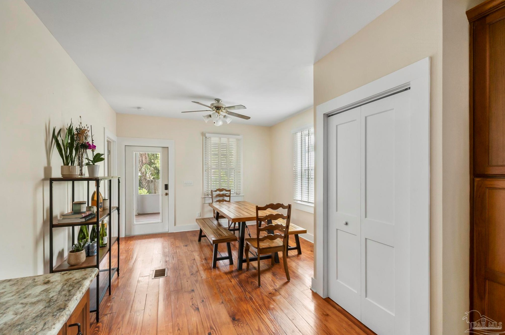 918 Hernandez St, Pensacola FL 32501-1933 exterior