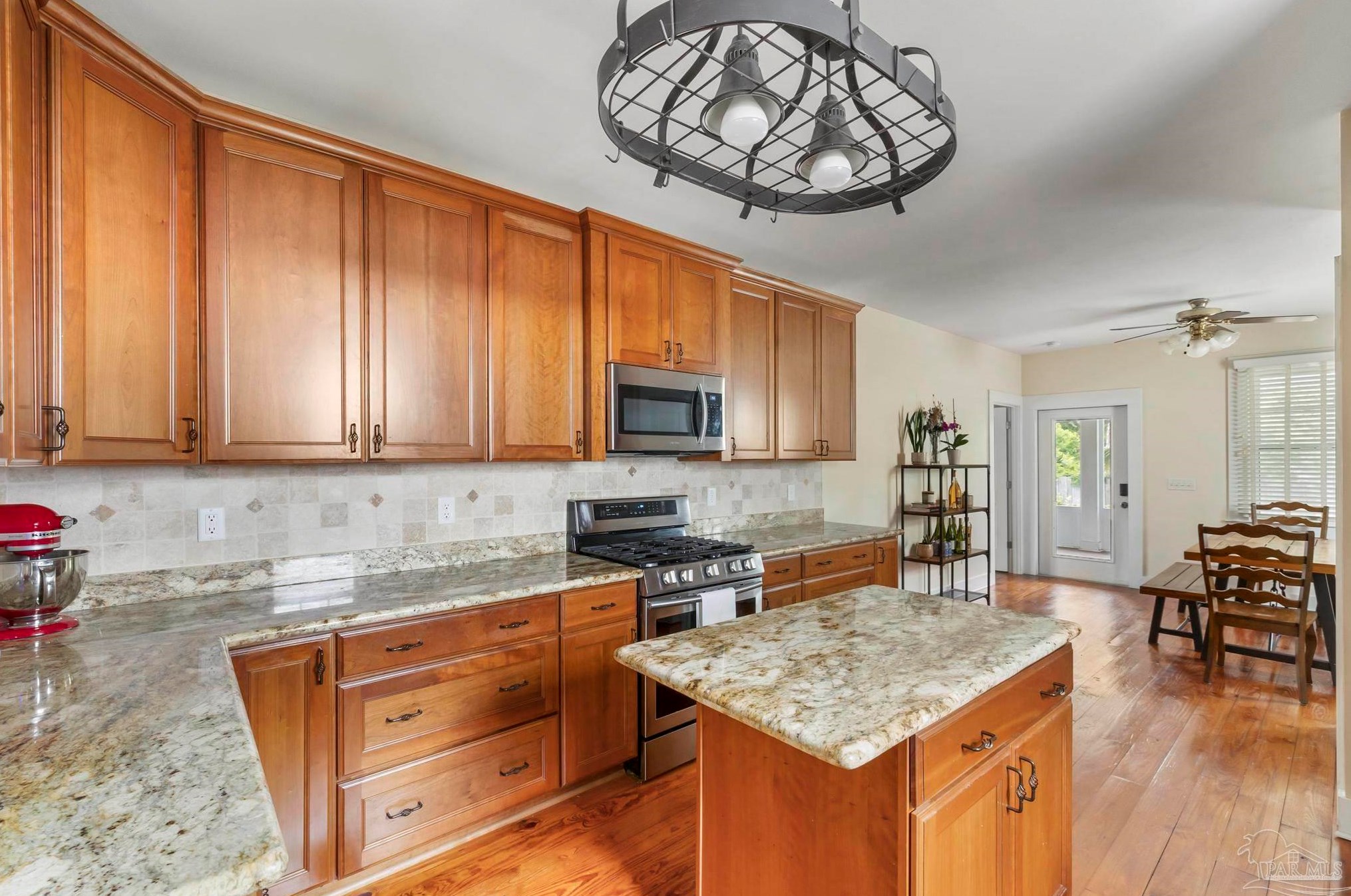 918 Hernandez St, Pensacola FL 32501-1933 exterior