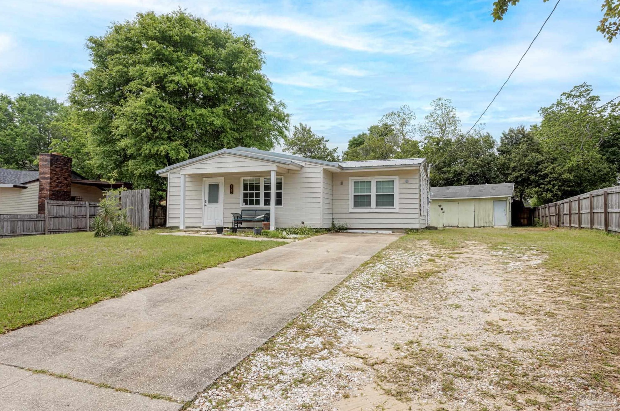 4690 Kingston Dr, Pensacola, FL 32526-2021