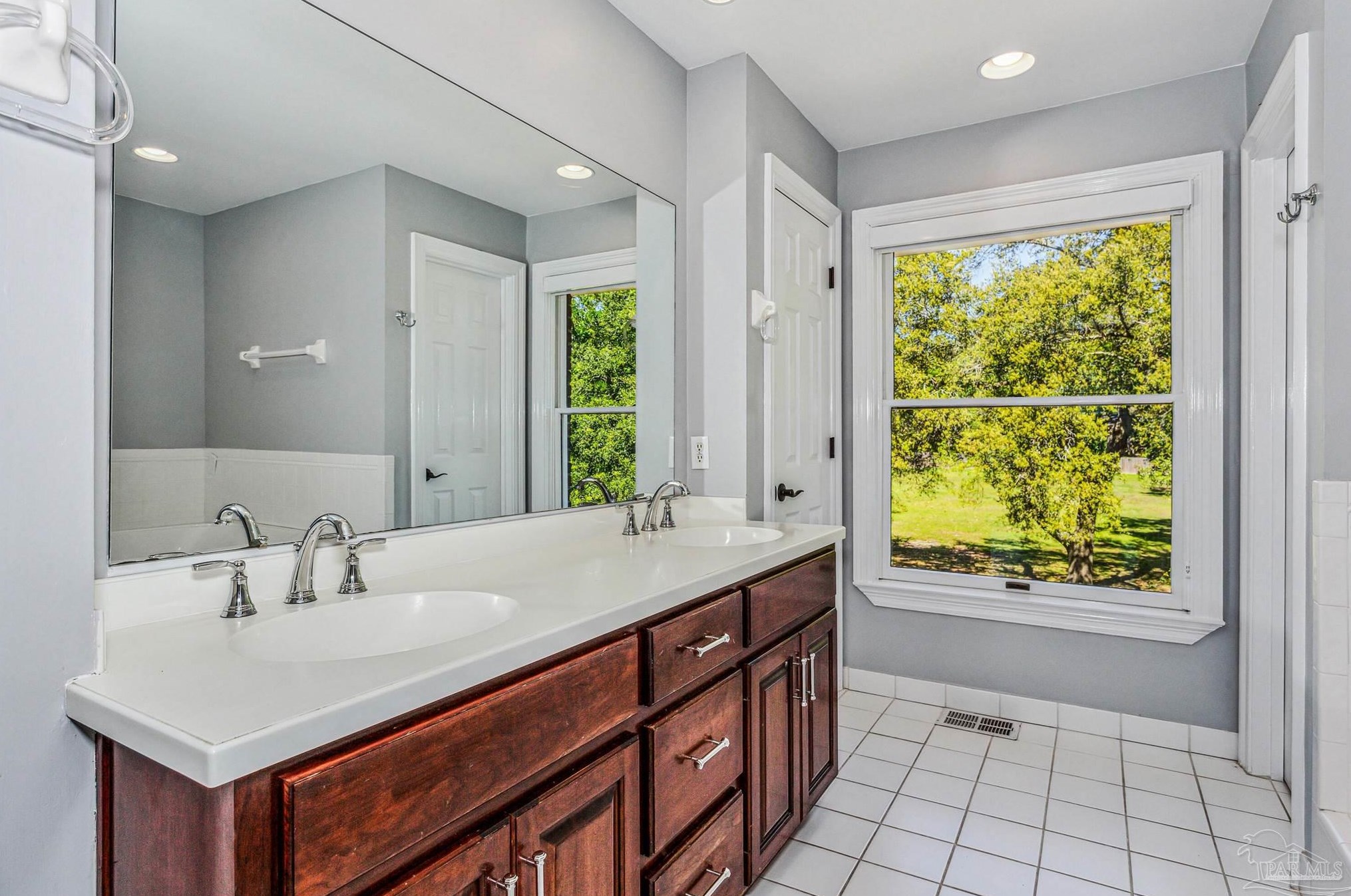 3829 Scenic Hwy, Pensacola FL  32504-9008 exterior