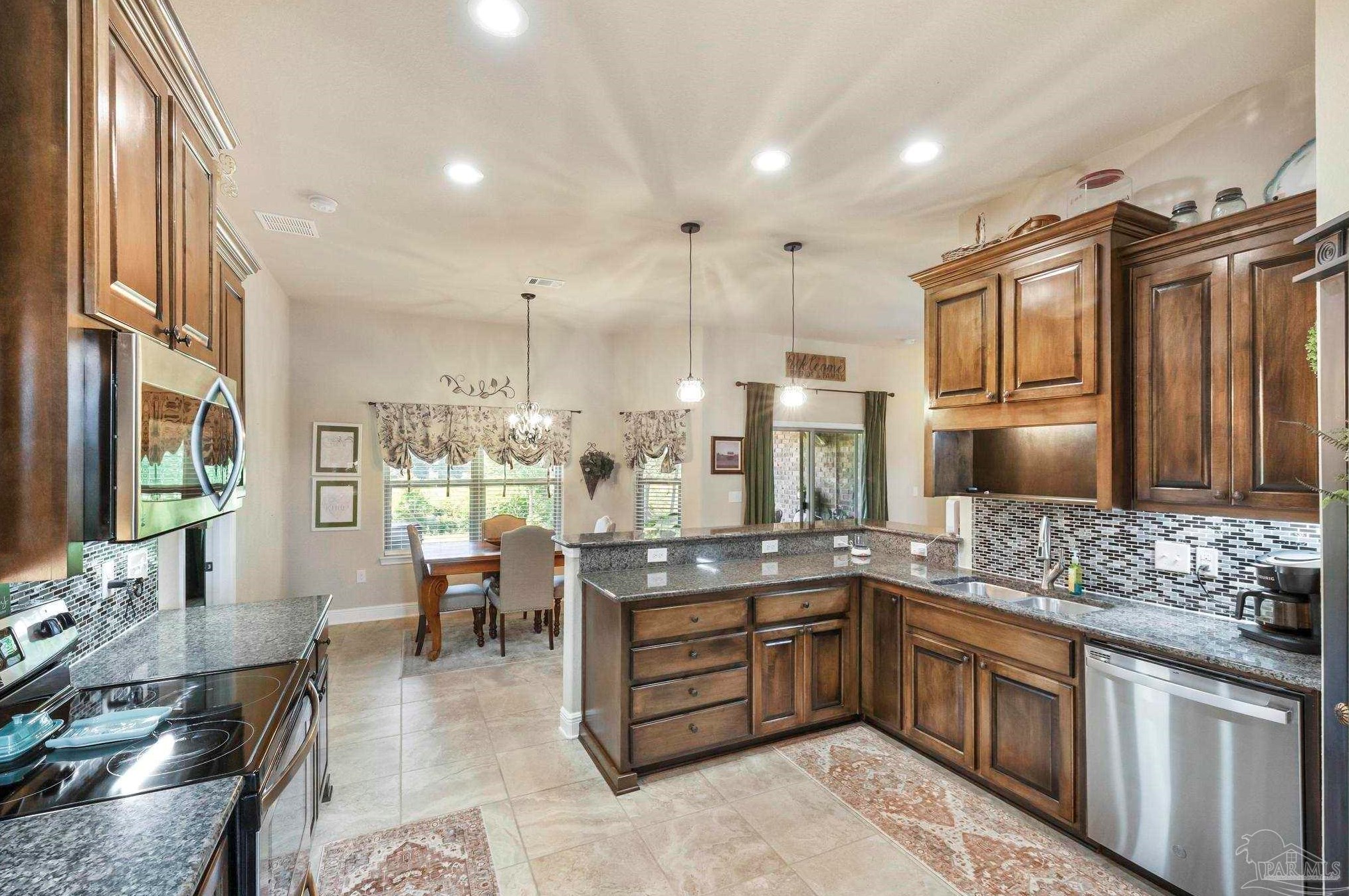 6102 Winchester Cir, Milton FL  32570-8914 exterior