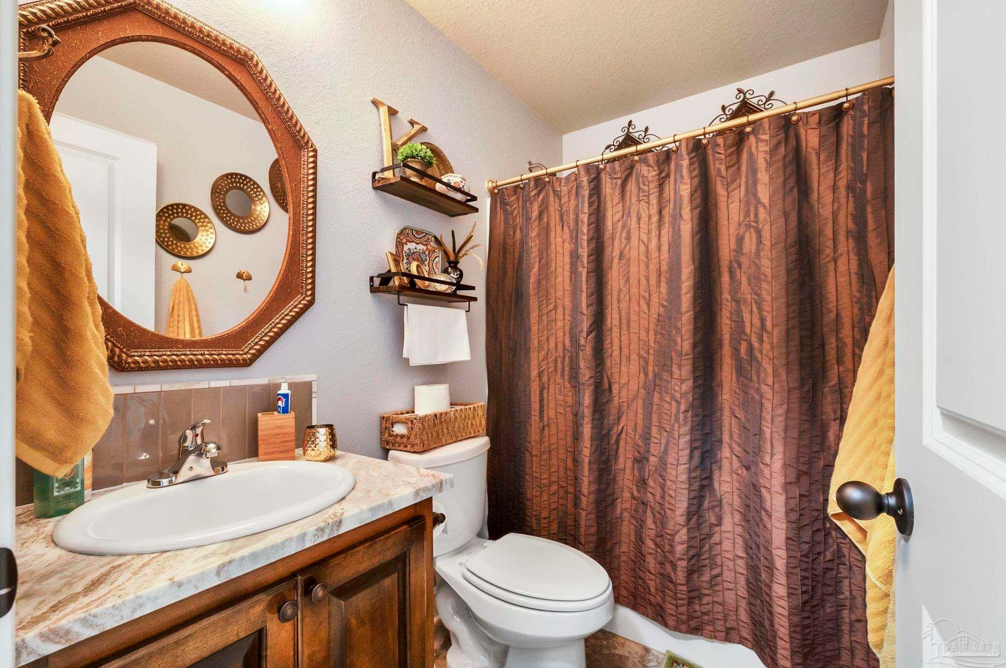 6102 Winchester Cir, Milton FL  32570-8914 exterior