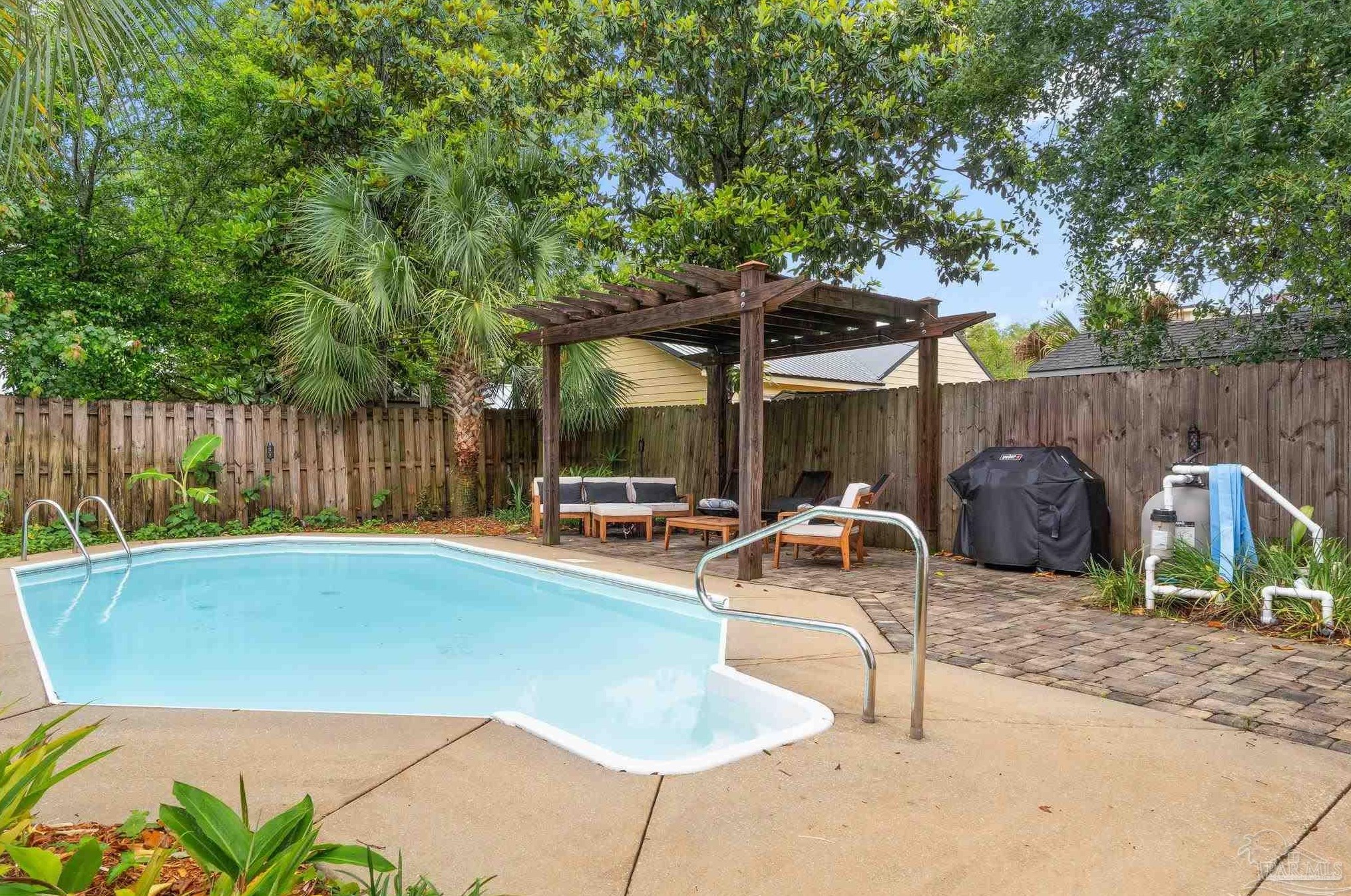 1618 Hernandez St, Pensacola, FL 32501-1824