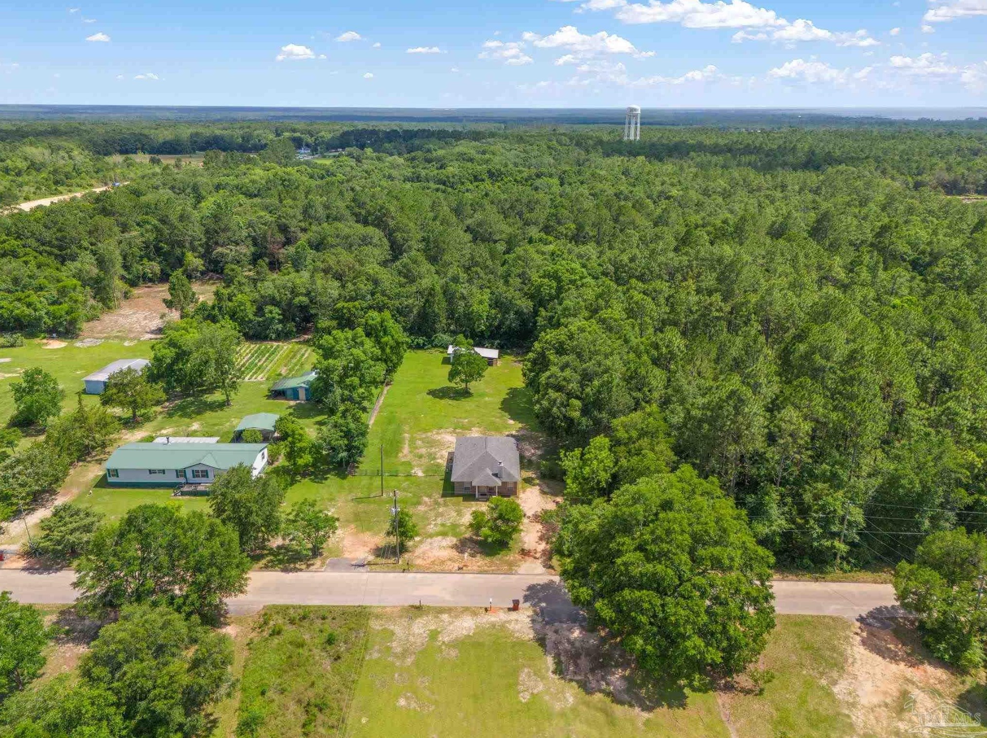 8553 Honeybee Ln, Milton FL  32583-2511 exterior