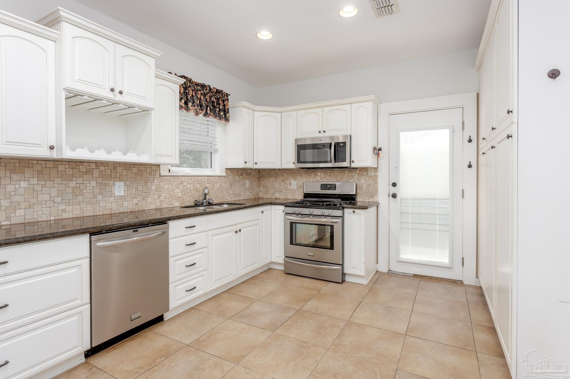 925 Blount St, Pensacola FL  32503-5669 exterior