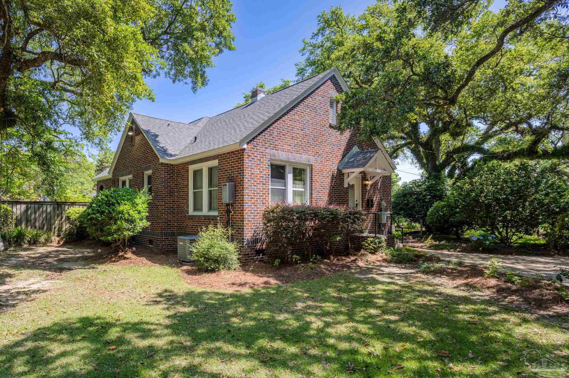 925 Blount St, Pensacola FL  32503-5669 exterior
