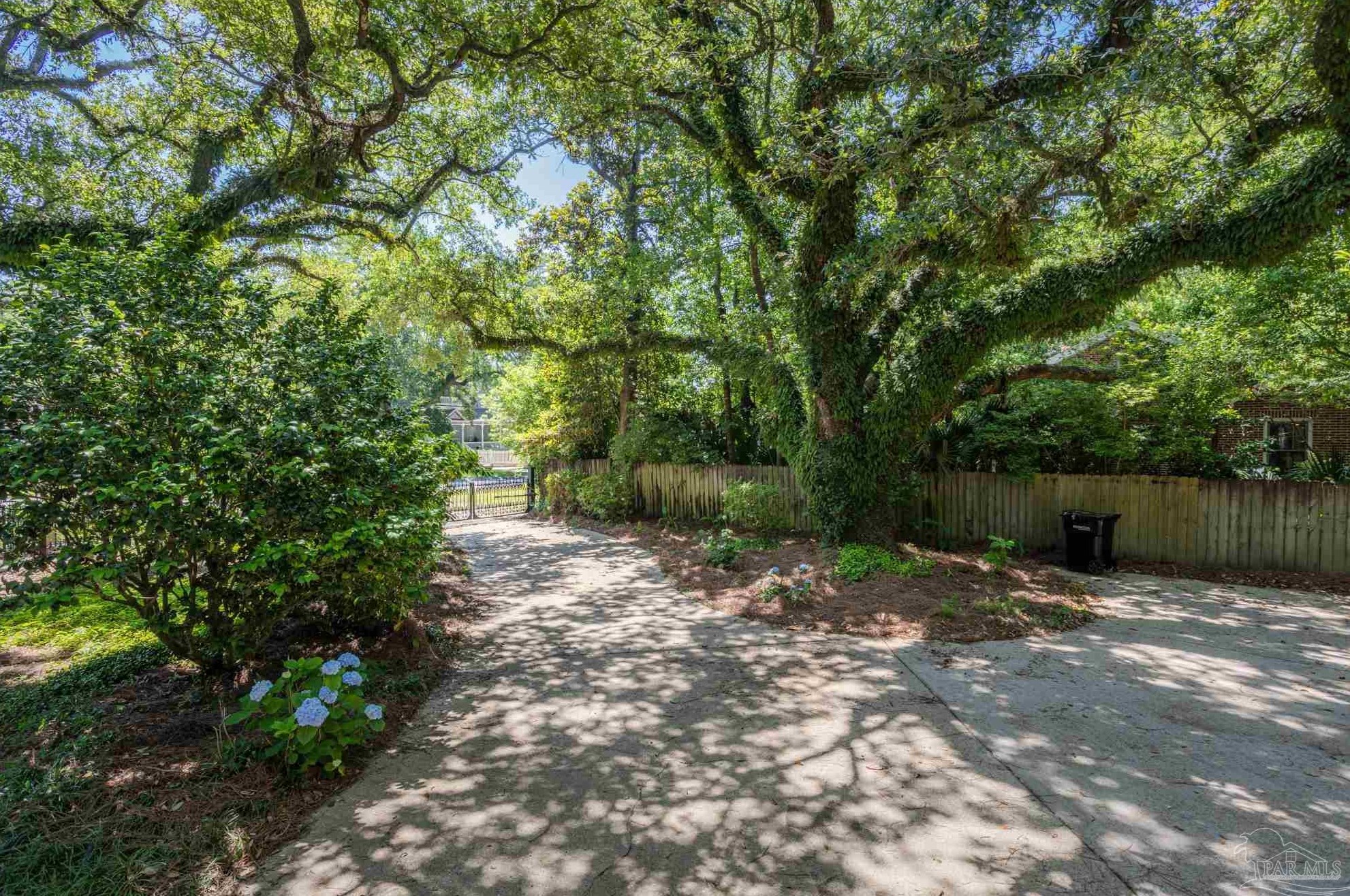 925 Blount St, Pensacola FL  32503-5669 exterior