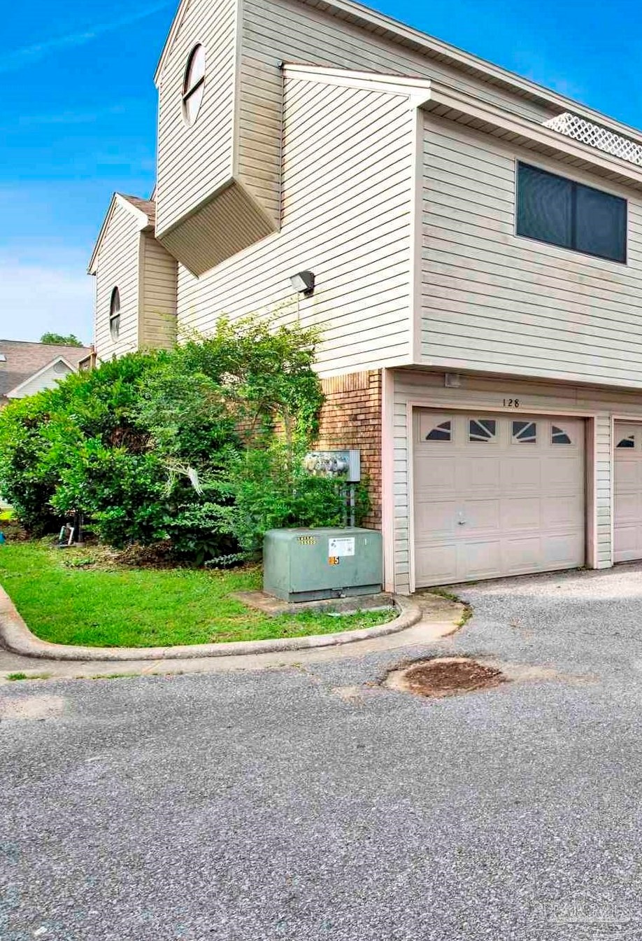 7150 Plantation Rd, Pensacola FL  32504-6243 exterior