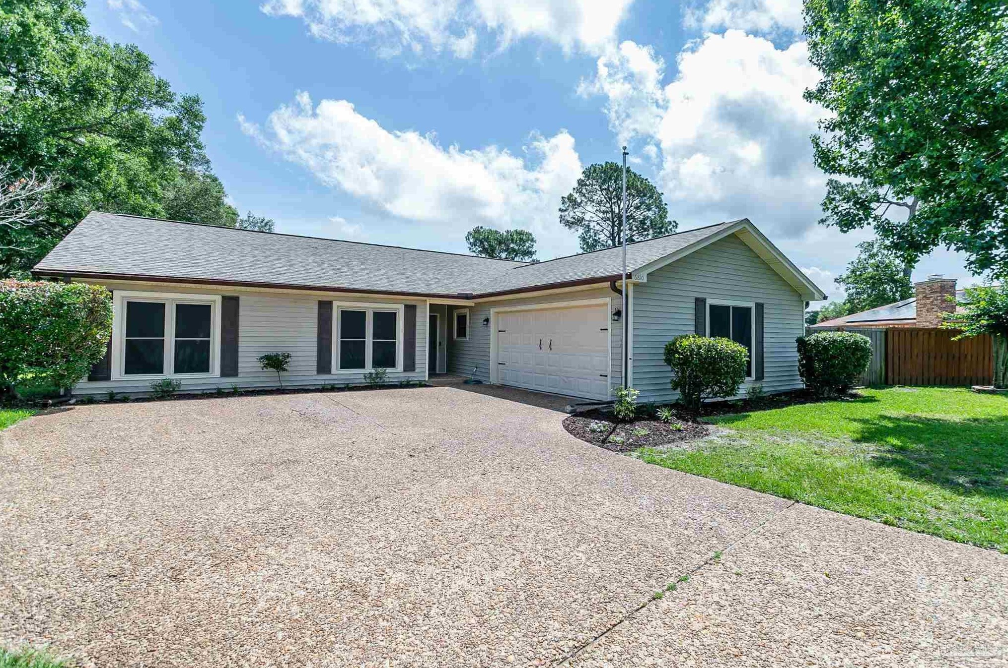 6810 Kitty Hawk Dr, Pensacola, FL 32506-5633