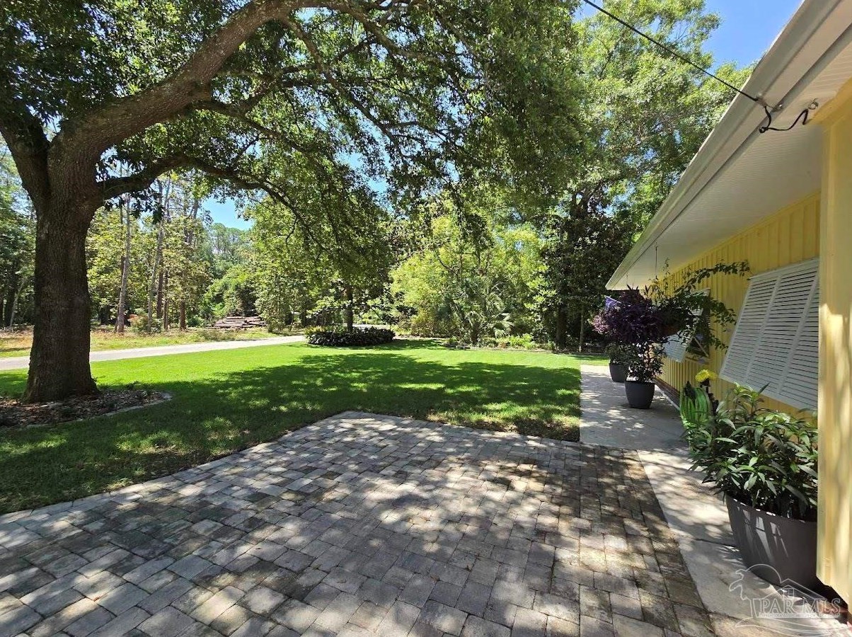 1031 Perdido Manor Dr, Pensacola, FL 32506-8439