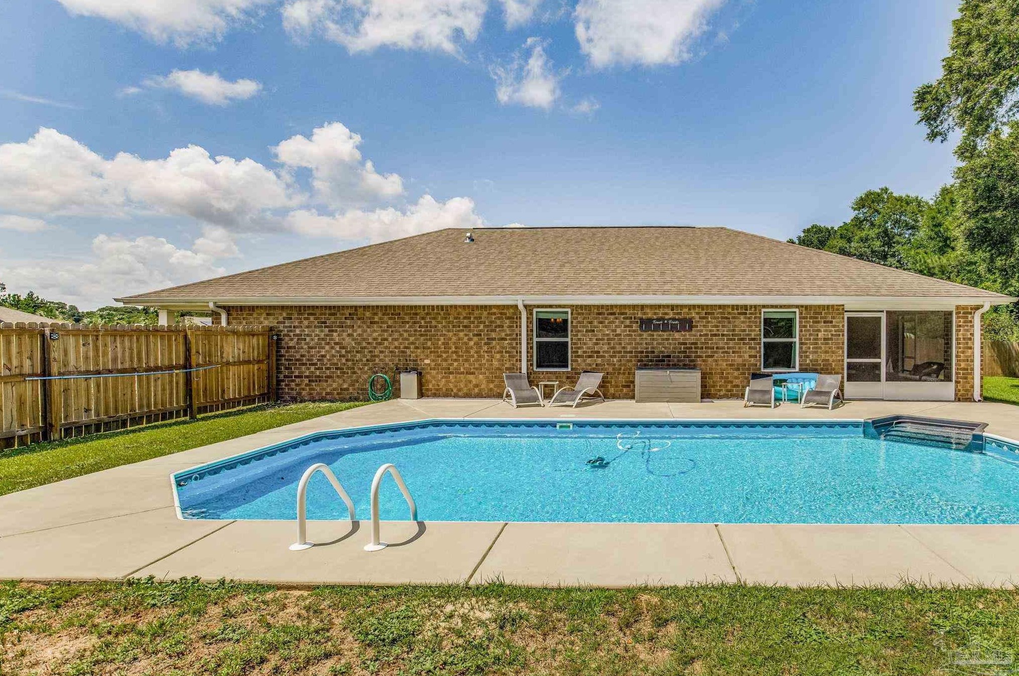 5976 Milan Dr, Milton FL 32571-8478 exterior