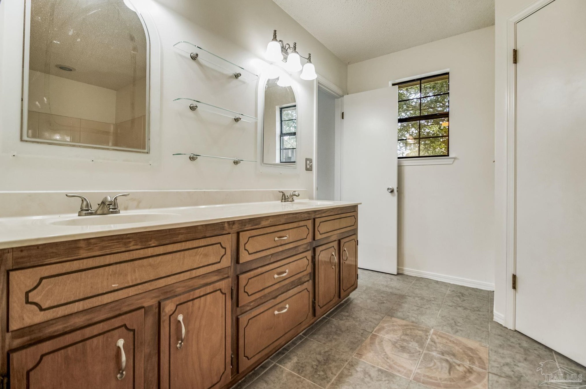 658 Cedar Blf Dr, Pensacola FL 32506-6229 exterior