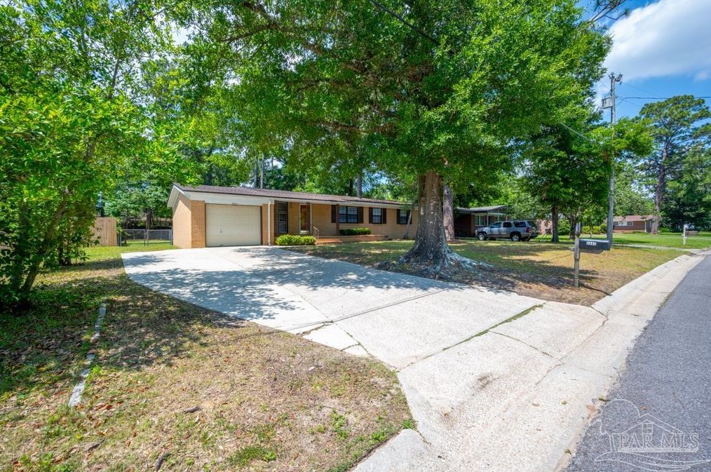 3885 Summer Dr, Pensacola, FL 32504-7538