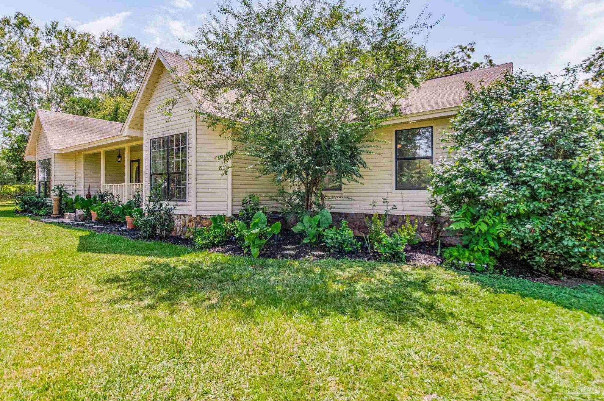 6405 Chestnut Rd, Molino, FL 32577