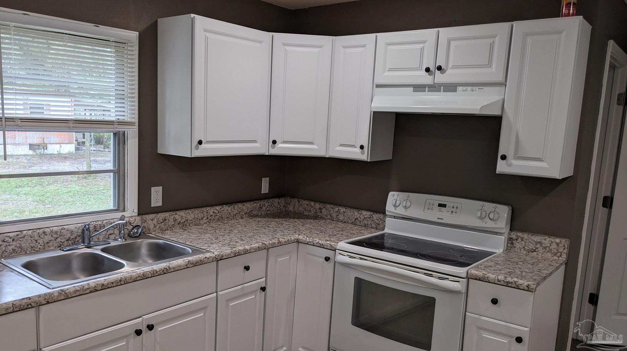 8320 Binkley St, Pensacola, FL 32514