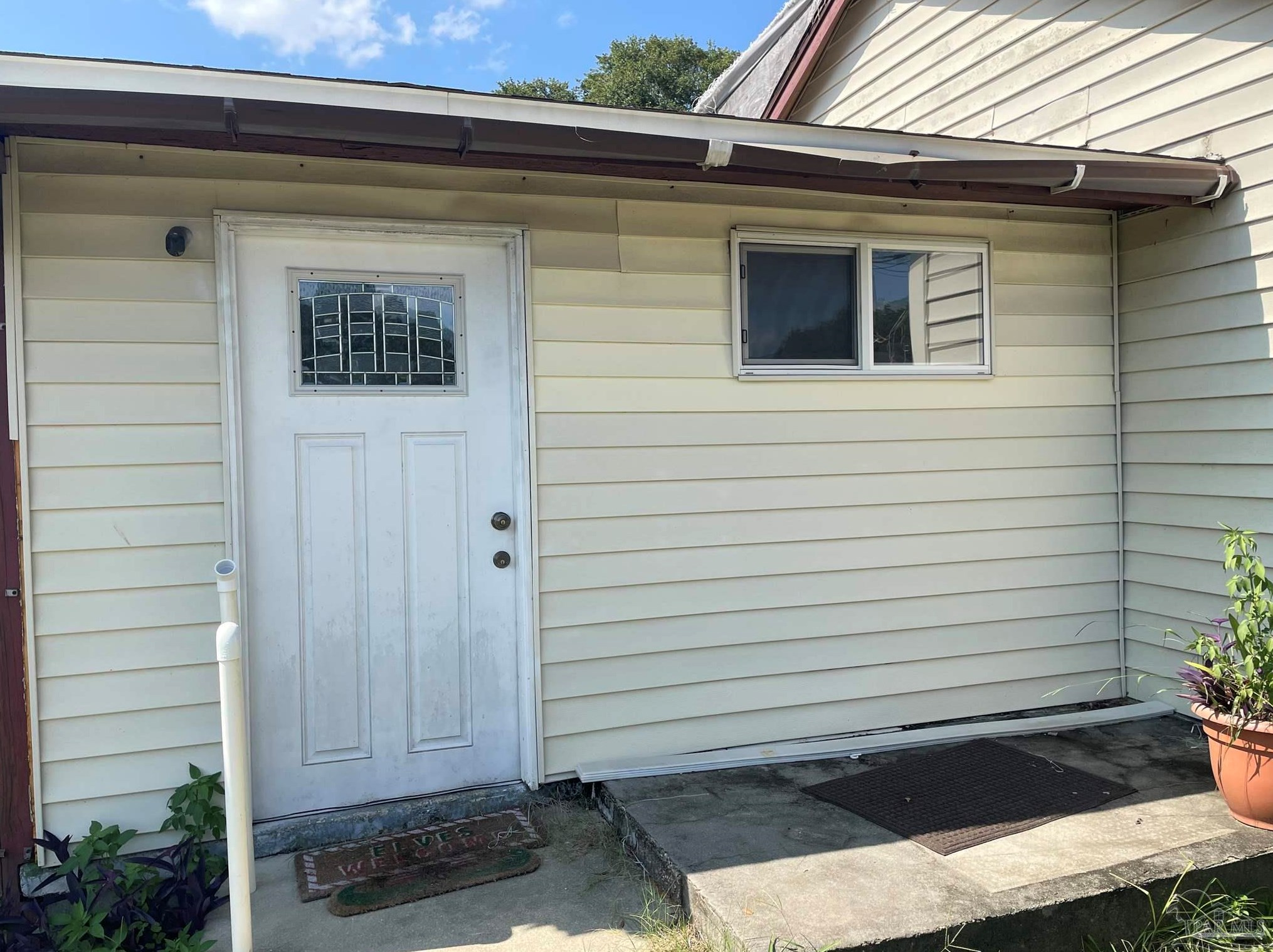 10 Oakfield Rd, Pensacola, FL 32503-7419
