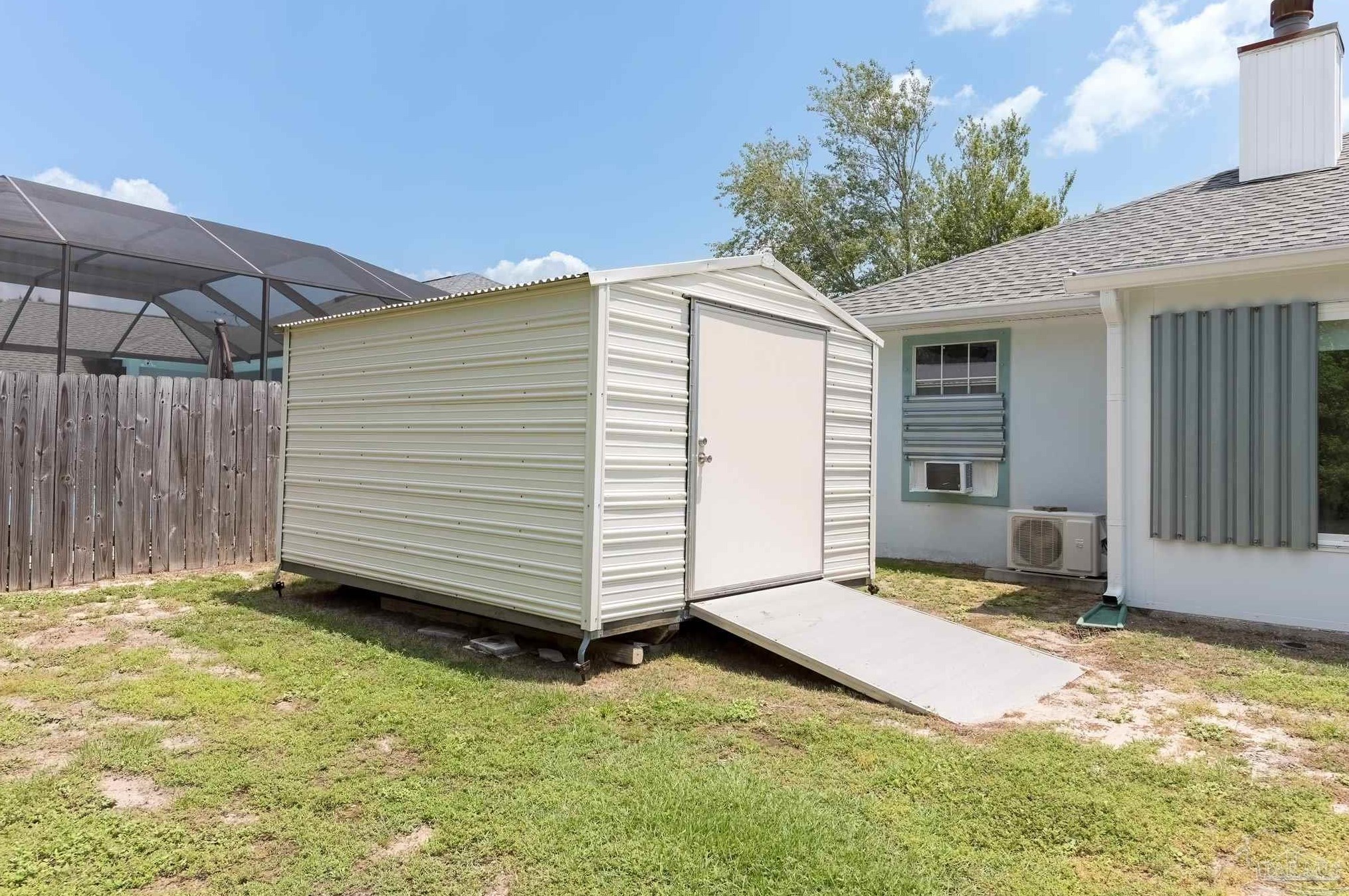 1048 Chandelle Lake Dr, Pensacola FL  32507-8124 exterior