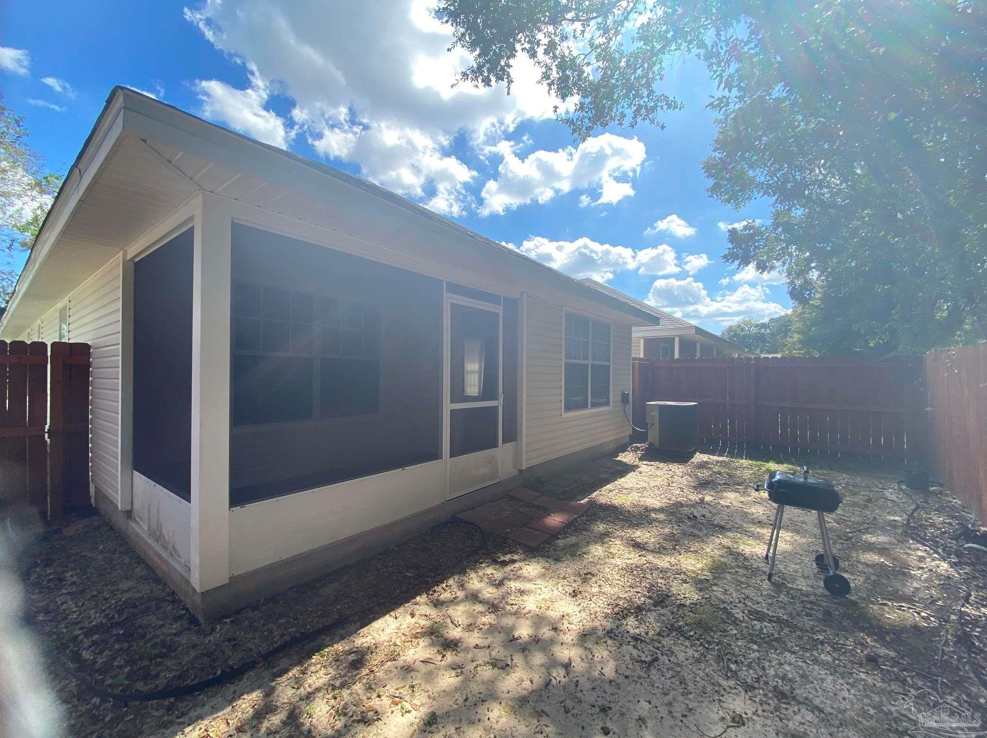 5859 Last Big Tree Ln, Pensacola FL  32505-2235 exterior