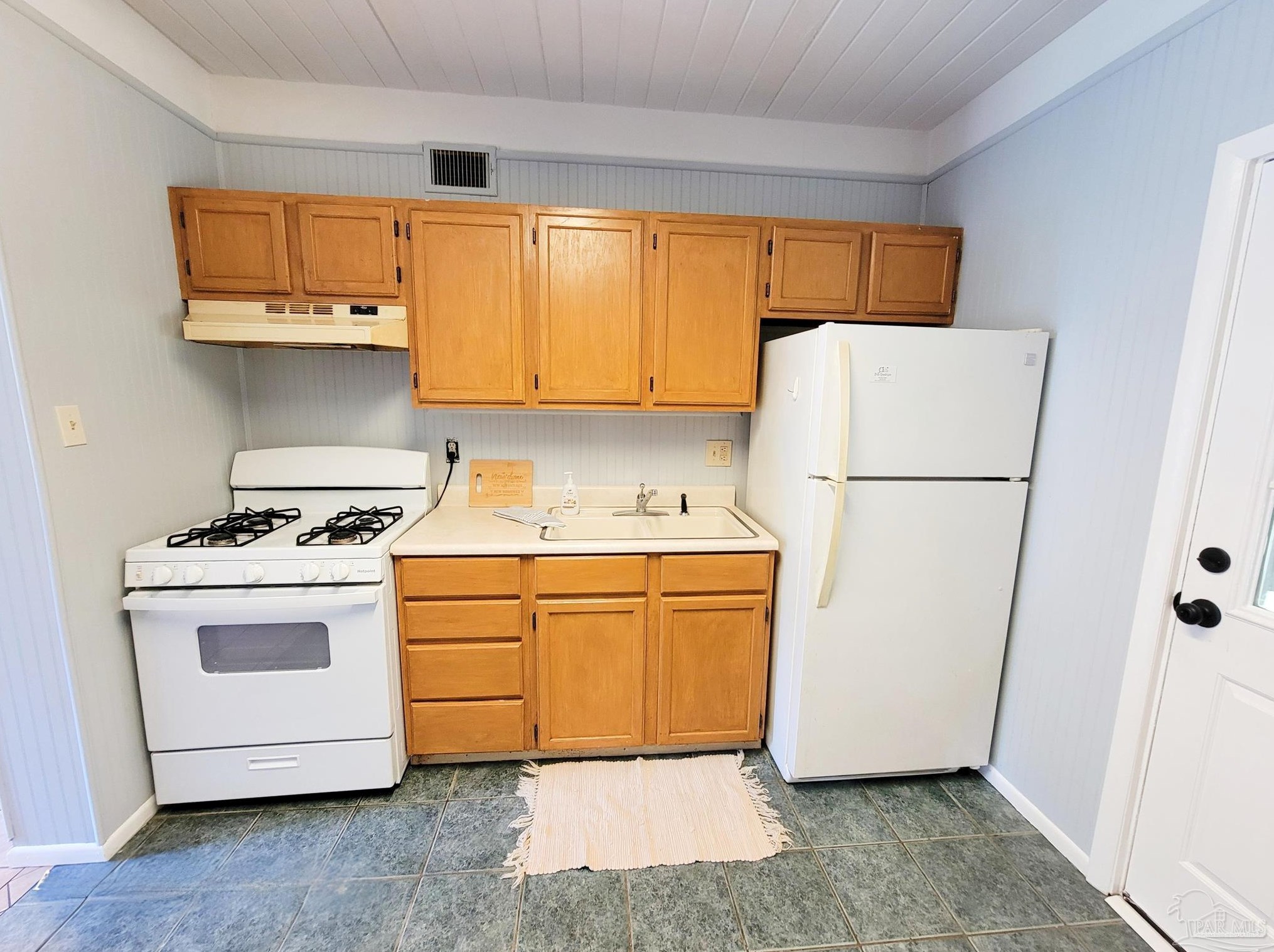102 Tennessee Dr, Pensacola, FL 32505