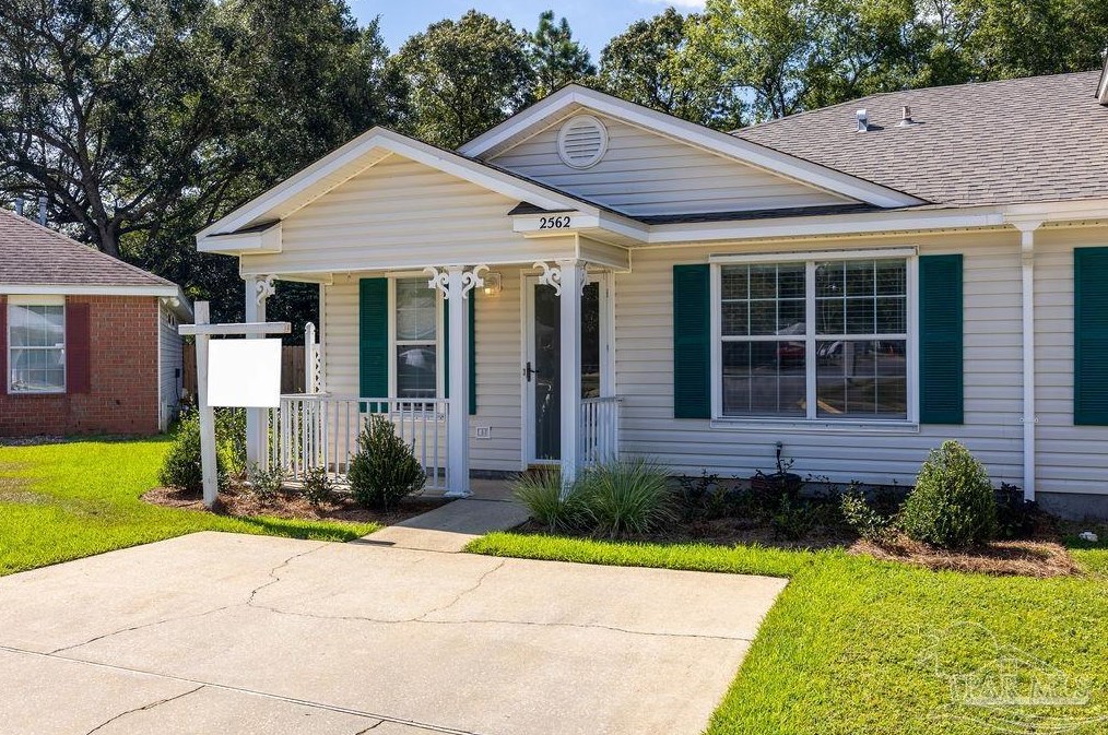 2562 Trailwood Dr, Cantonment, FL 32533-6595