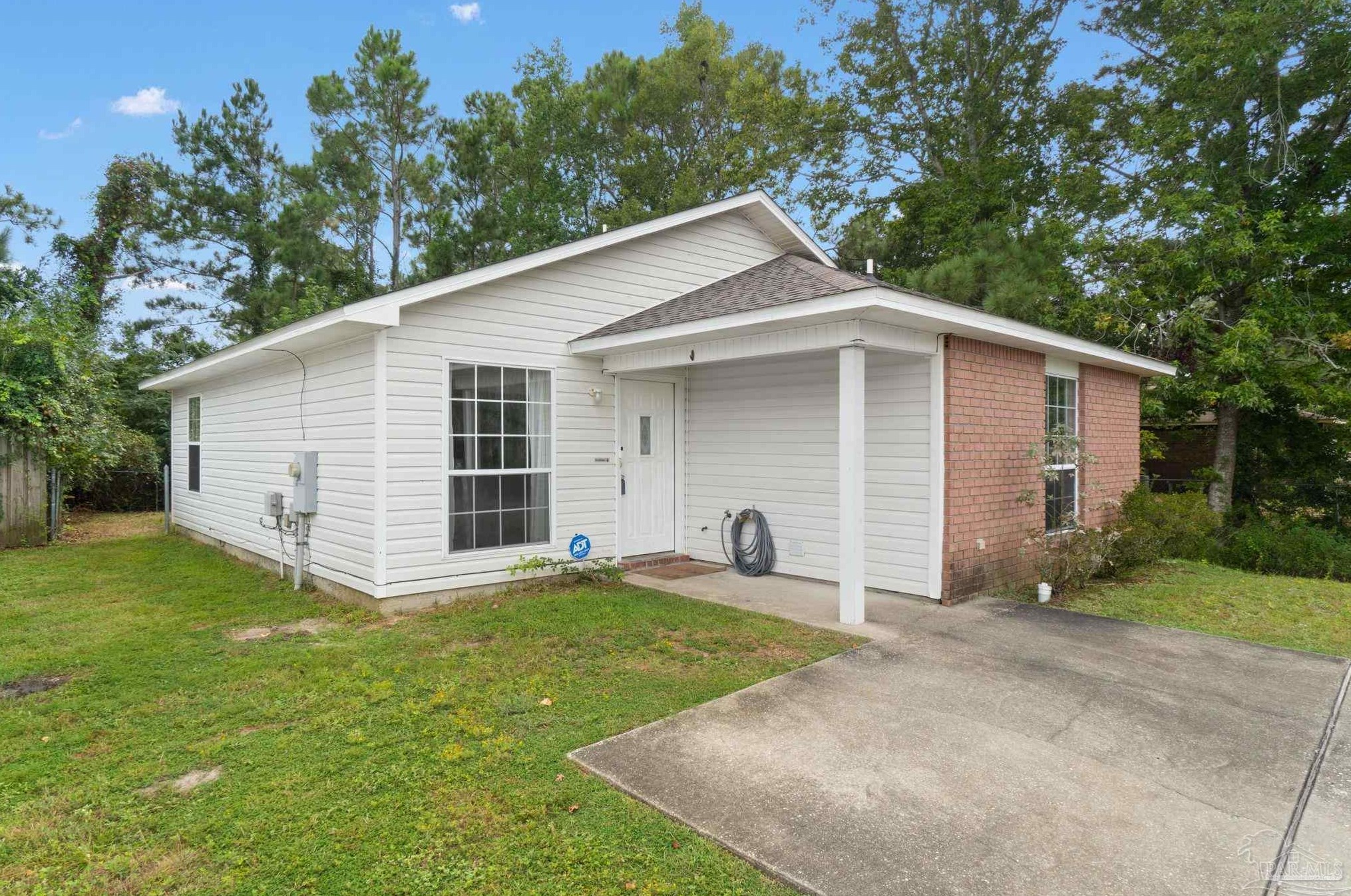 8943 Forest Oak Dr, Pensacola, FL 32506