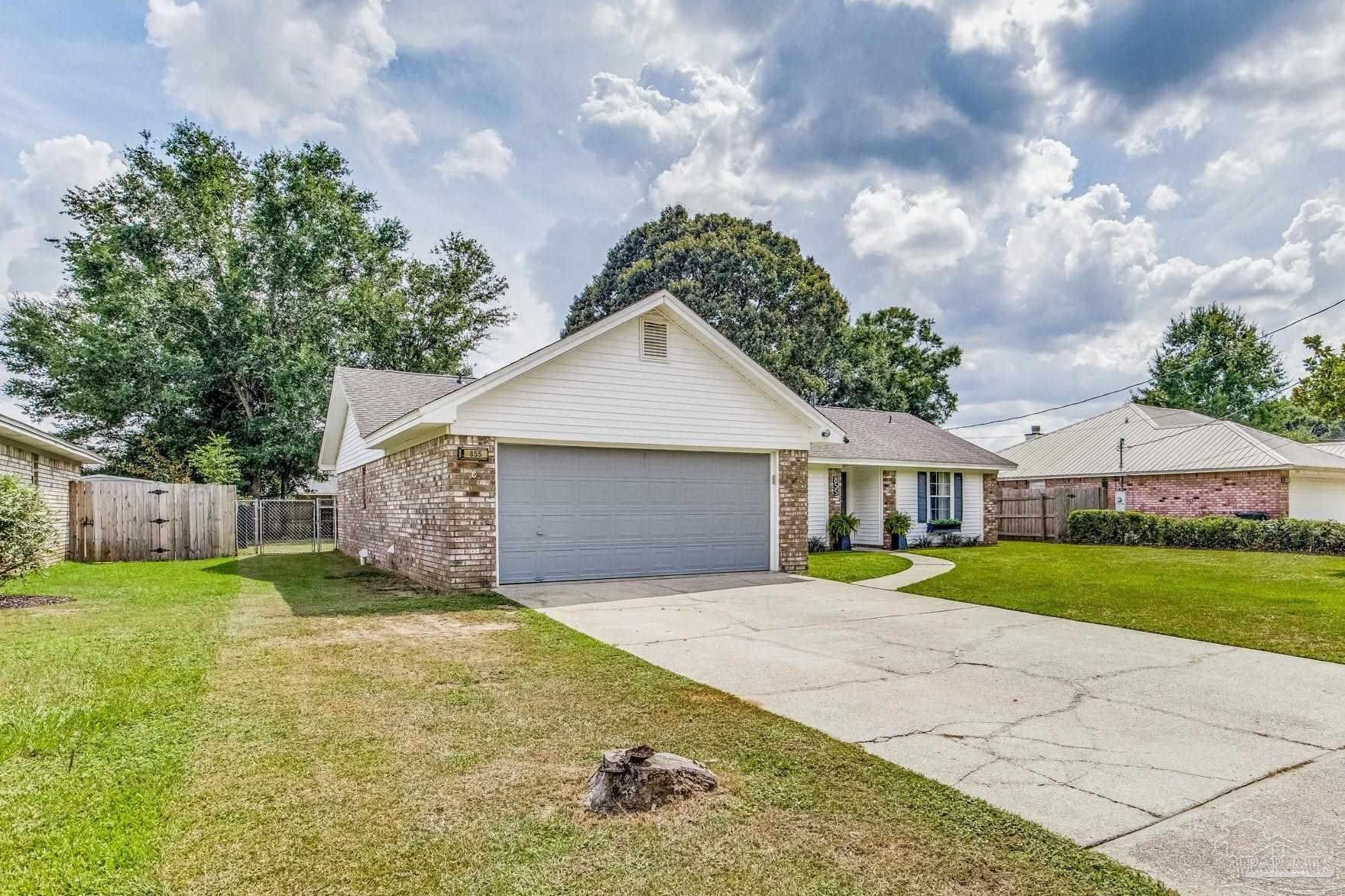 855 Valley Ridge Dr, Pensacola, FL 32514