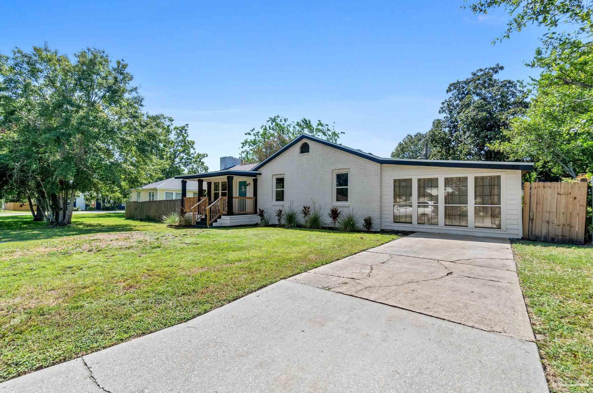 303 Se Syrcle Dr, Pensacola, FL 32507