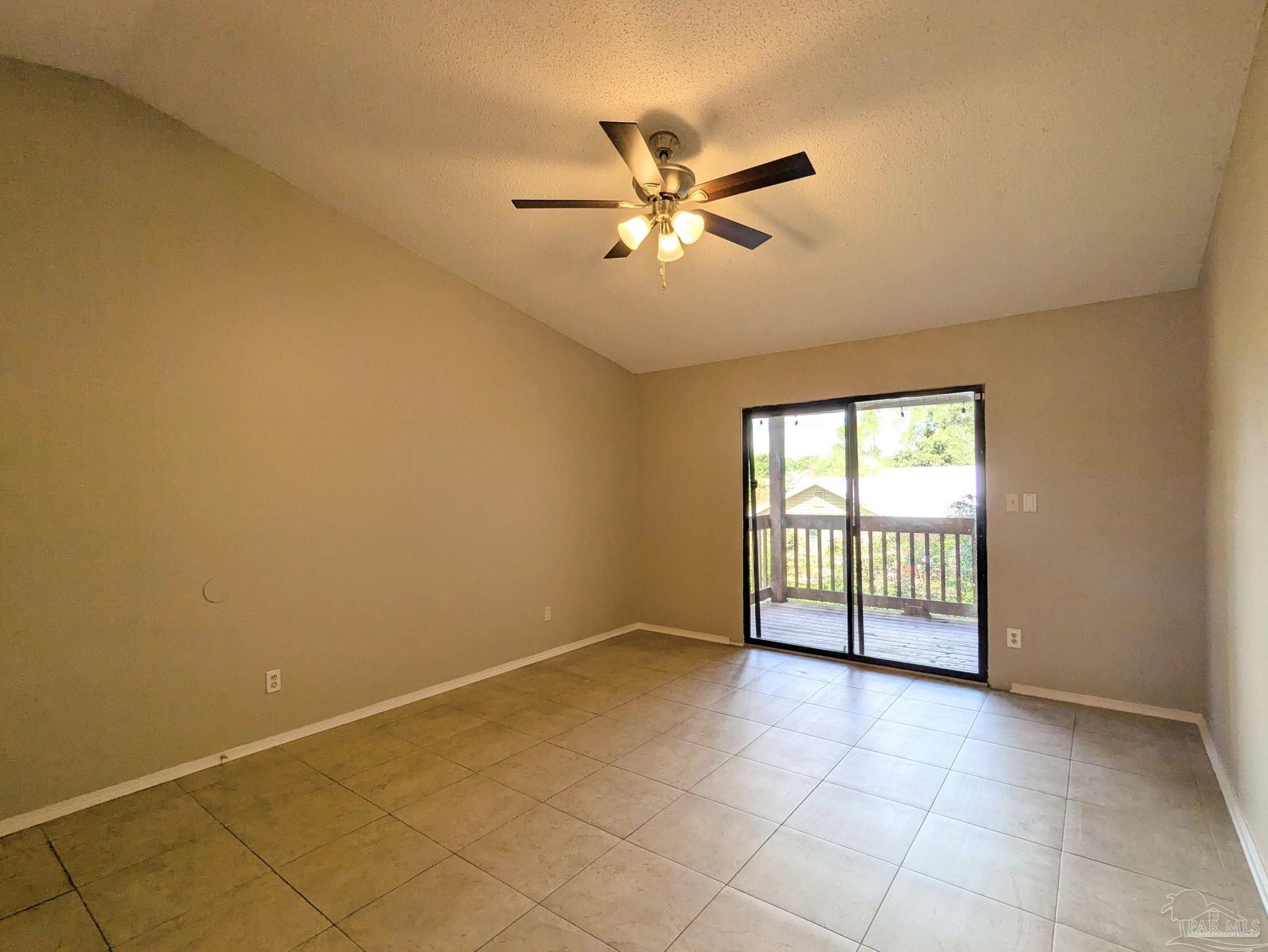 2300 Michigan Ave #14, Pensacola, FL 32526