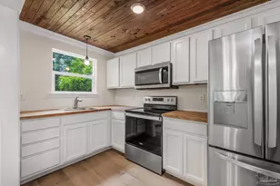 211 Broadmoor Ln, Pensacola, FL 32507 - Photo 2