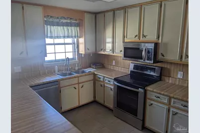 8116 Imperial Dr, Pensacola, FL 32506 - Photo 10