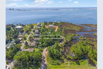 7924 Newport St, Navarre, FL 32566 - Photo 2