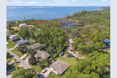 7924 Newport St, Navarre, FL 32566 - Photo 8